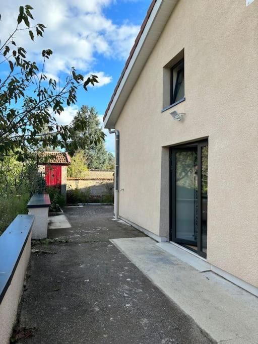 Charmante Maison Renovee Centre-Ville Balbigny Екстер'єр фото